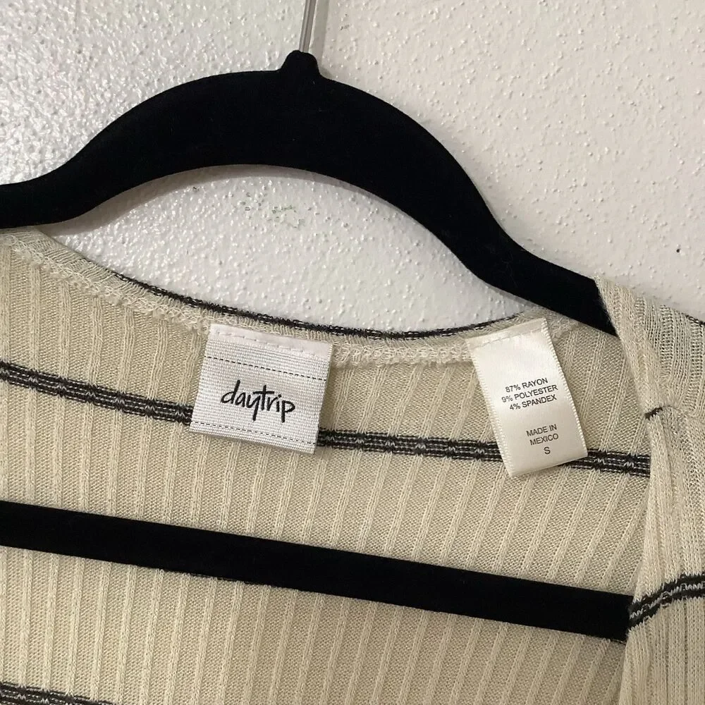 Daytrip Minimalist Chic‎ Cozycore Slouchy Striped Cream Long Open Cardigan Small